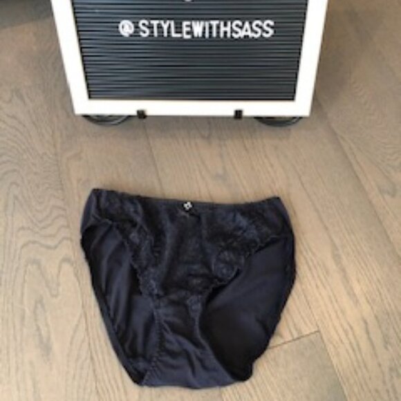 NWOT Wacoal Blue Lace Bikini Underwear Sz S/M - Picture 1 of 3